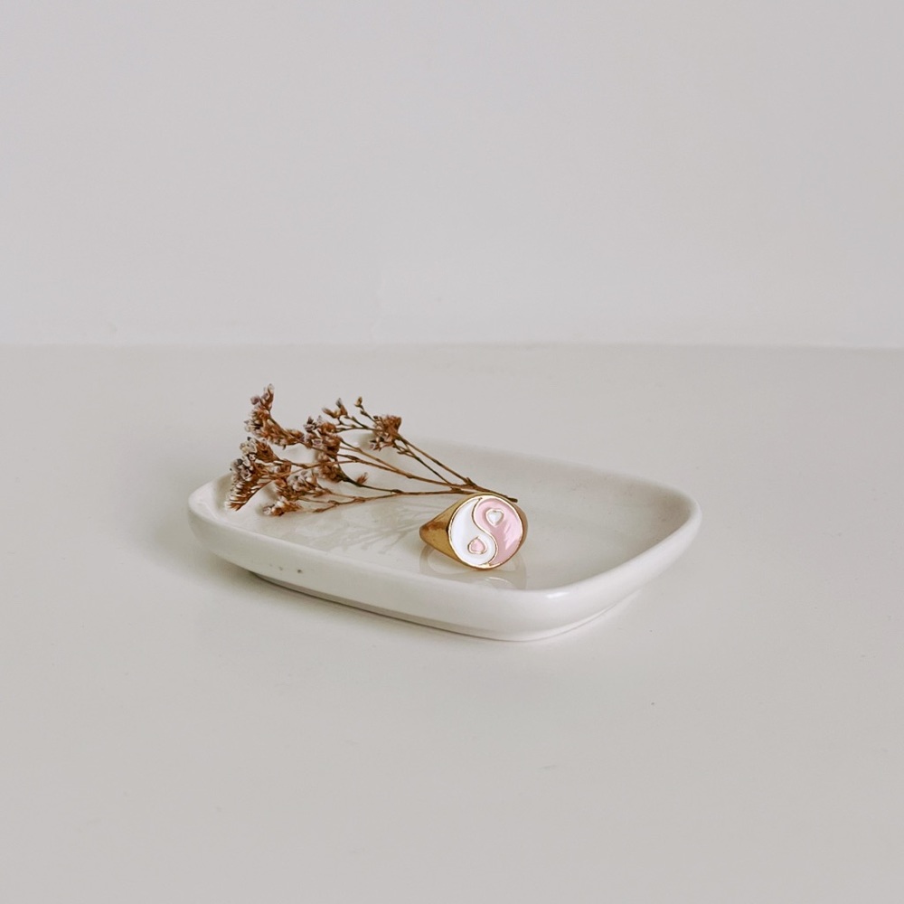2/$20 🛍️ Y2K GOLDEN PINK & WHITE YIN YANG RING SIZE 8